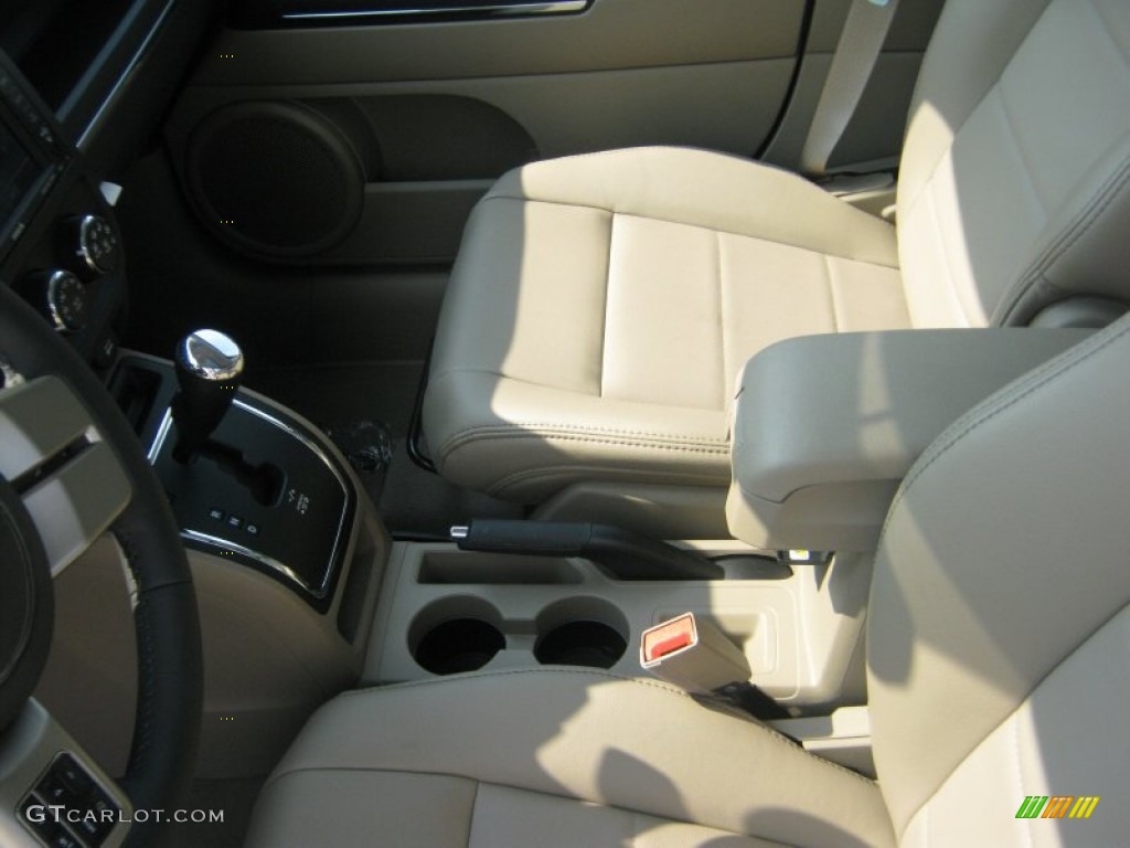 Dark Slate Gray/Light Pebble Beige Interior 2011 Jeep Compass 2.4 Limited Photo #50337899