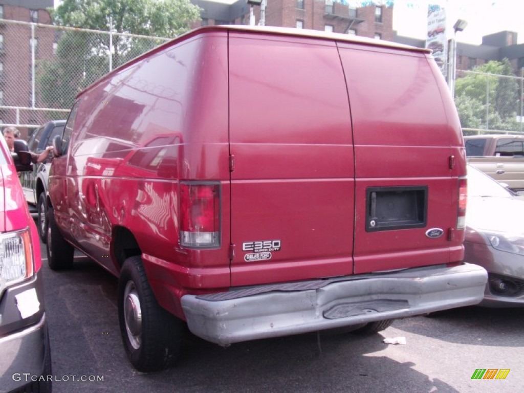 2002 E Series Van E350 Cargo - Toreador Red Metallic / Medium Graphite photo #5