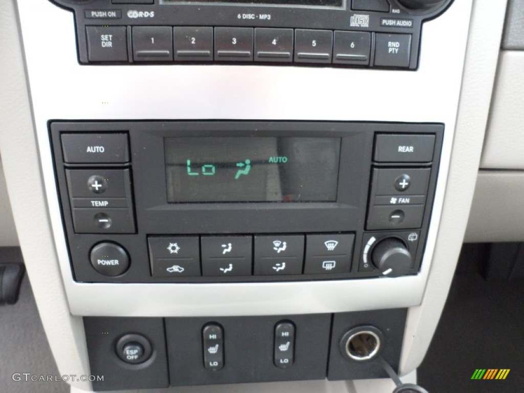 2006 Dodge Durango Limited Controls Photo #50340299