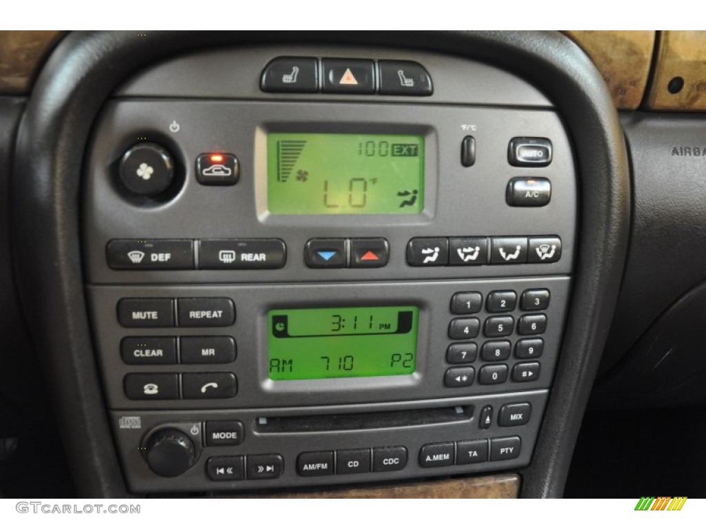 2003 Jaguar X-Type 3.0 Controls Photo #50343153