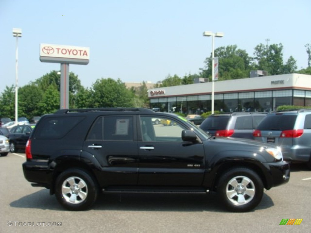 Black Toyota 4Runner