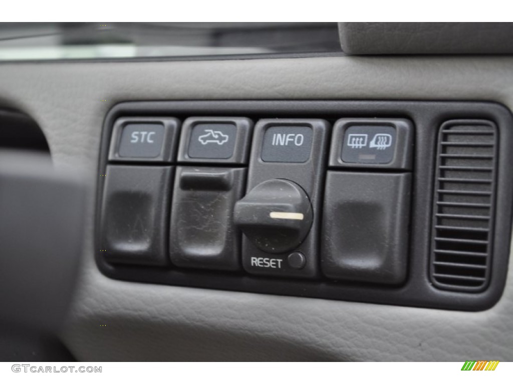2002 Volvo C70 HT Coupe Controls Photo #50345568