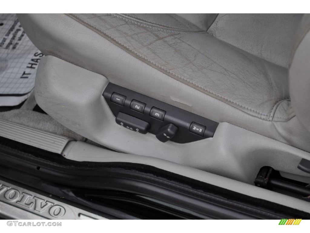 2002 Volvo C70 HT Coupe Controls Photos