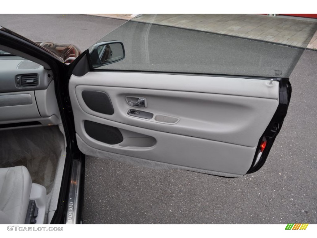 2002 Volvo C70 HT Coupe Door Panel Photos