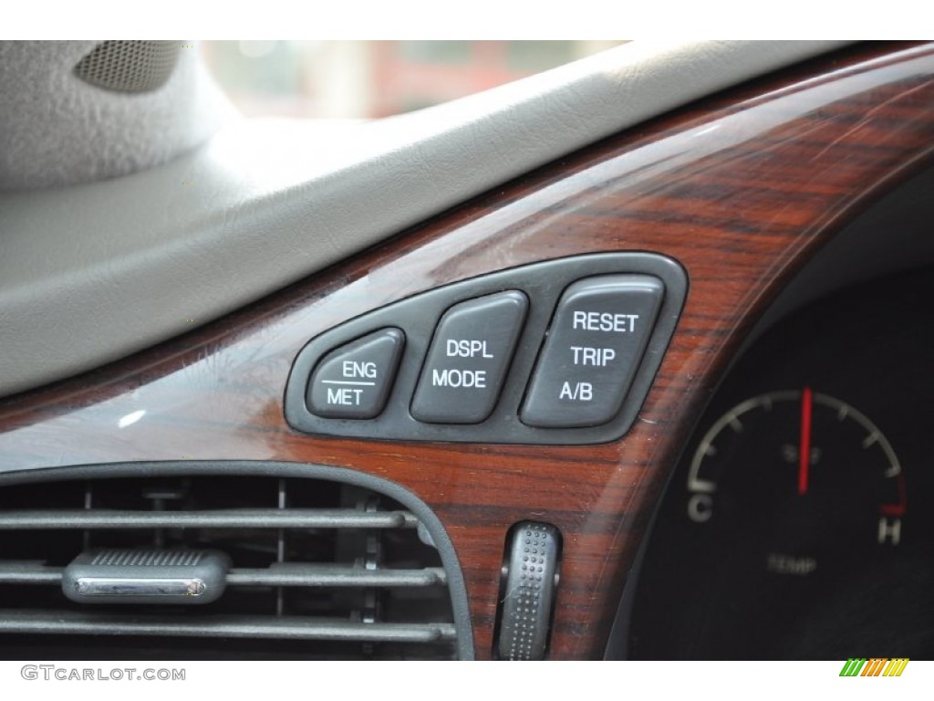 2002 Cadillac DeVille DHS Controls Photo #50346486