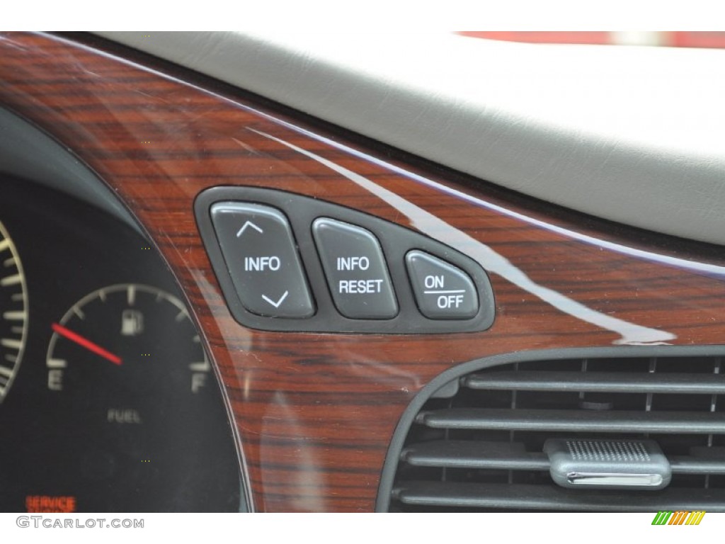 2002 Cadillac DeVille DHS Controls Photo #50346501