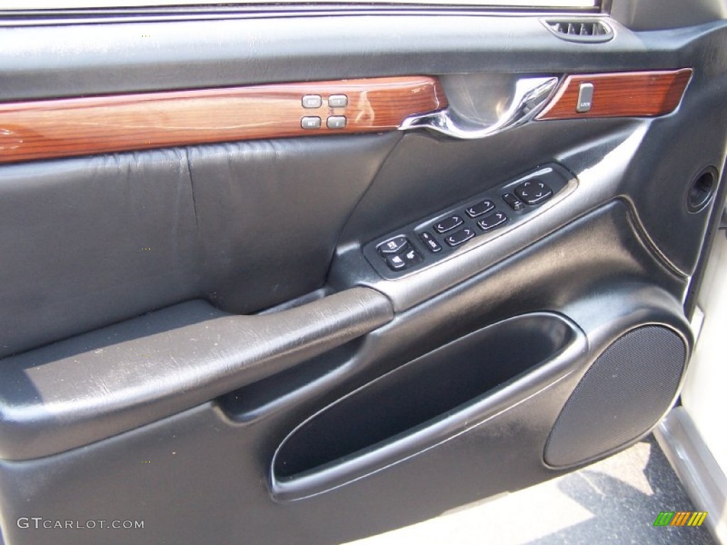 2000 Cadillac DeVille DHS Door Panel Photos