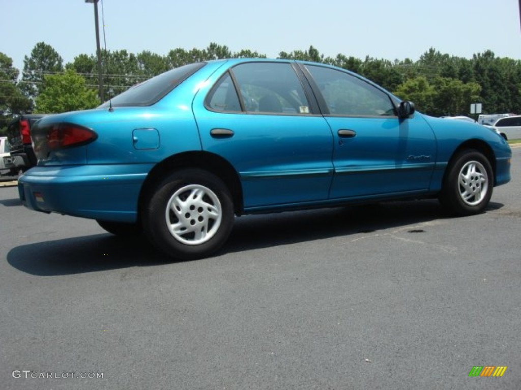 1997 Sunfire SE Sedan - Bright Blue Metallic / Graphite photo #4