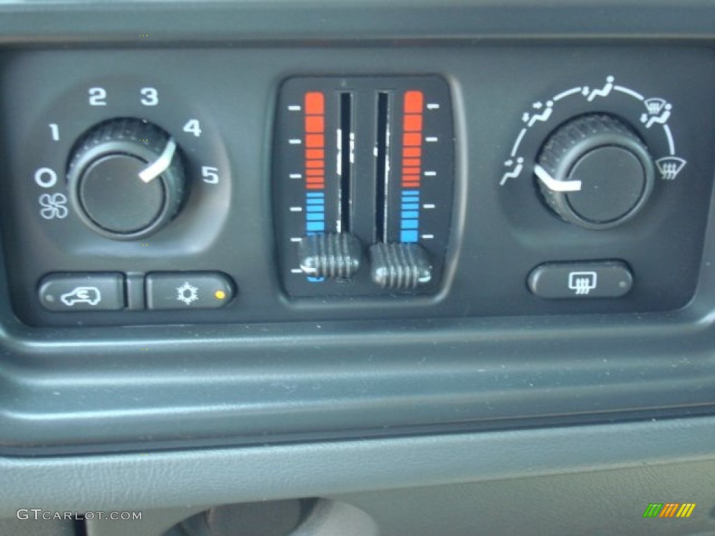 2004 Chevrolet Silverado 2500HD LS Crew Cab Controls Photo #50349663