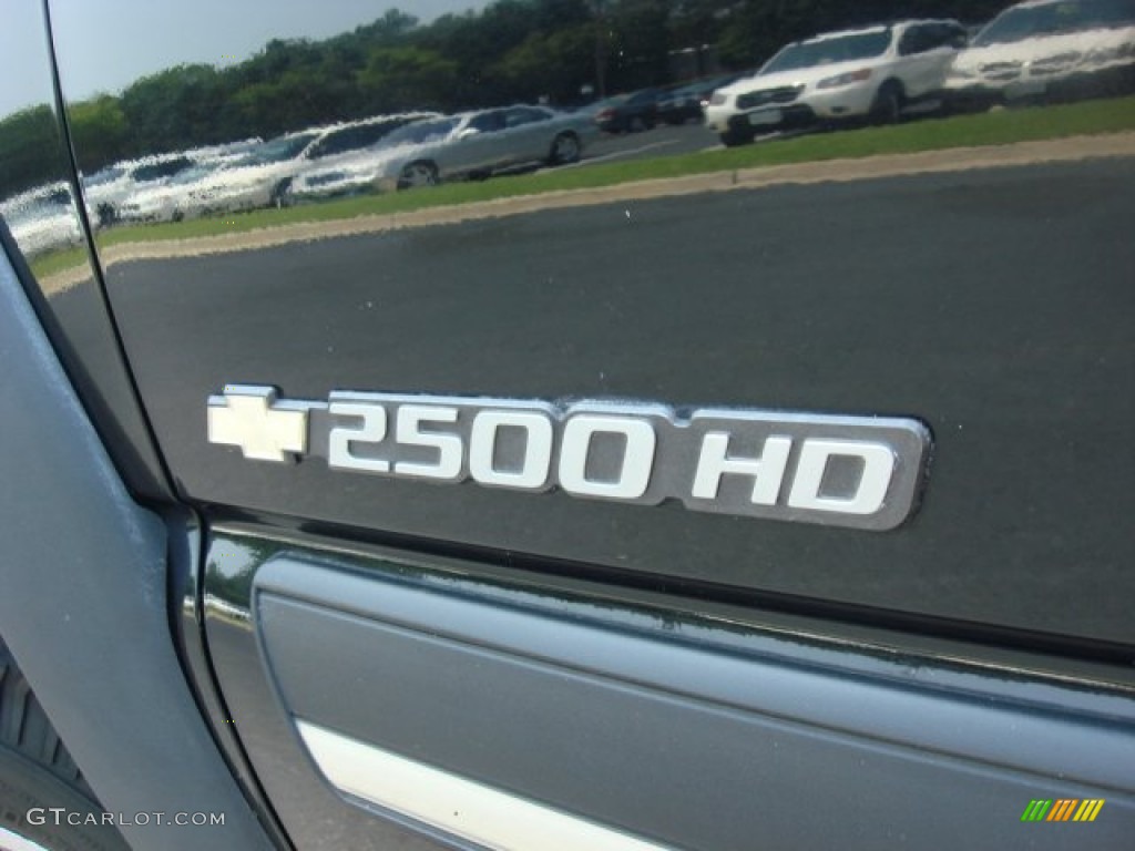 2004 Chevrolet Silverado 2500HD LS Crew Cab Marks and Logos Photo #50349783