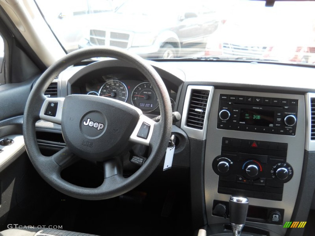 2008 Grand Cherokee Laredo 4x4 - Bright Silver Metallic / Dark Slate Gray/Light Graystone photo #4