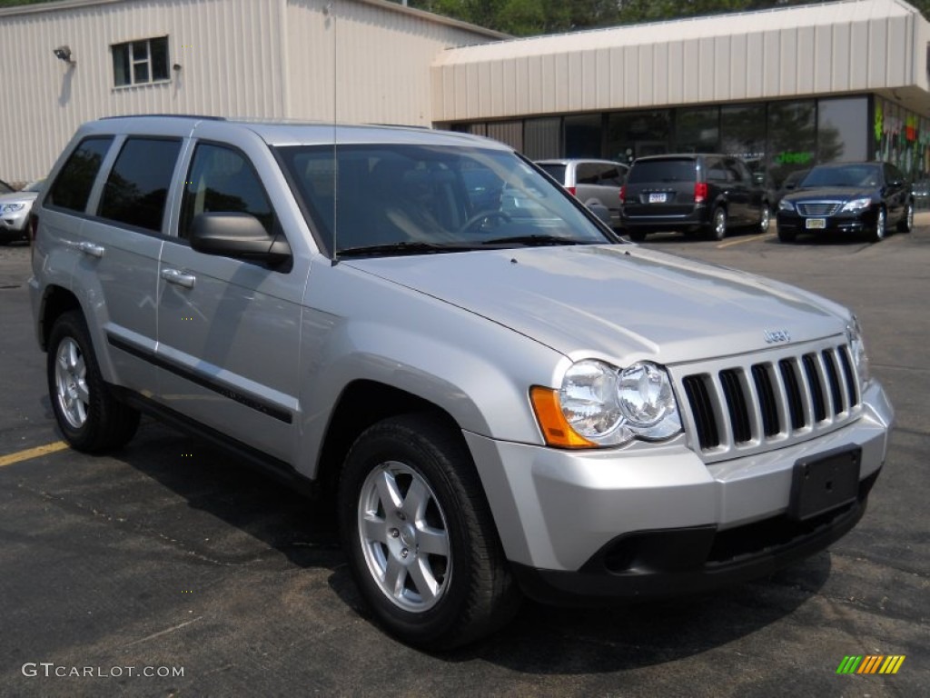 2008 Grand Cherokee Laredo 4x4 - Bright Silver Metallic / Dark Slate Gray/Light Graystone photo #17
