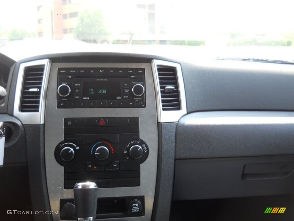 2008 Grand Cherokee Laredo 4x4 - Bright Silver Metallic / Dark Slate Gray/Light Graystone photo #22