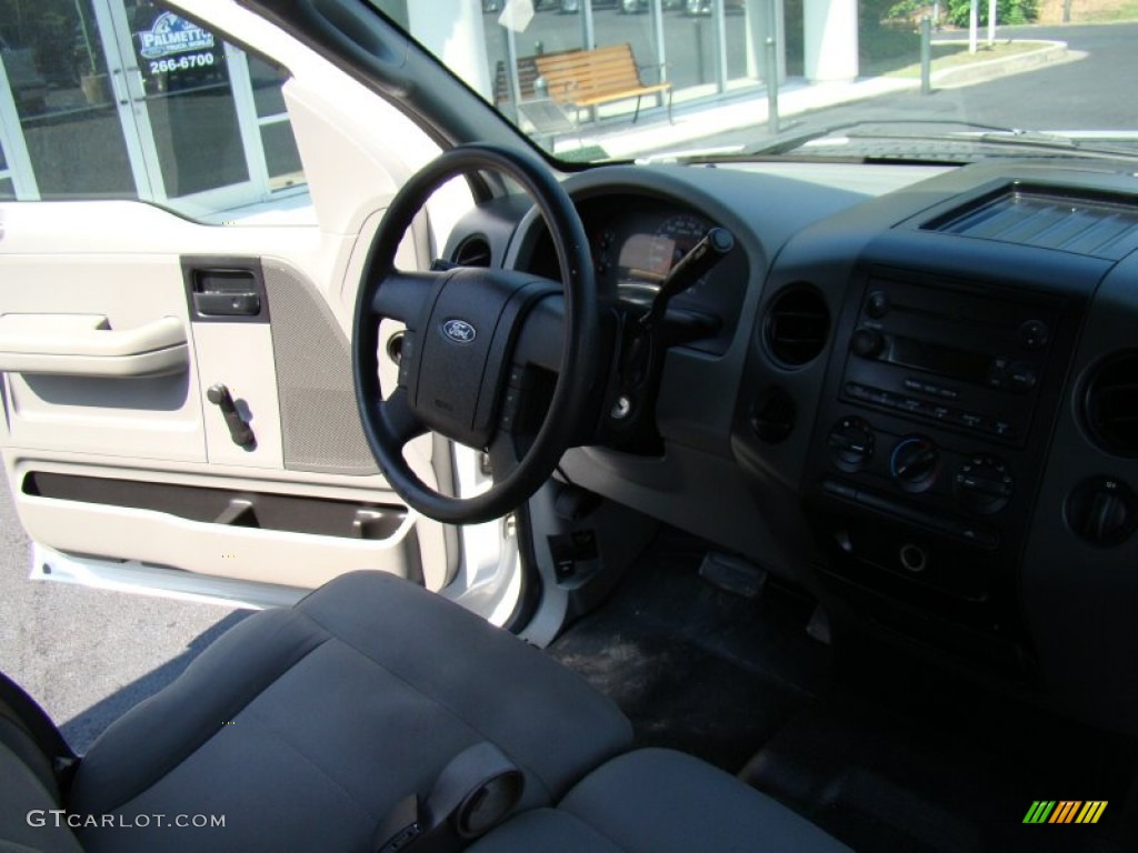 2006 F150 STX SuperCab - Oxford White / Medium/Dark Flint photo #16