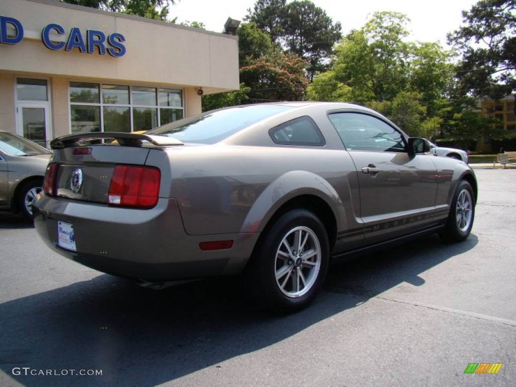 2005 Mustang V6 Premium Coupe - Mineral Grey Metallic / Dark Charcoal photo #8