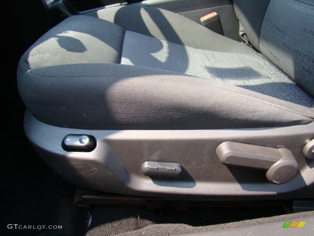 2005 Mustang V6 Premium Coupe - Mineral Grey Metallic / Dark Charcoal photo #10