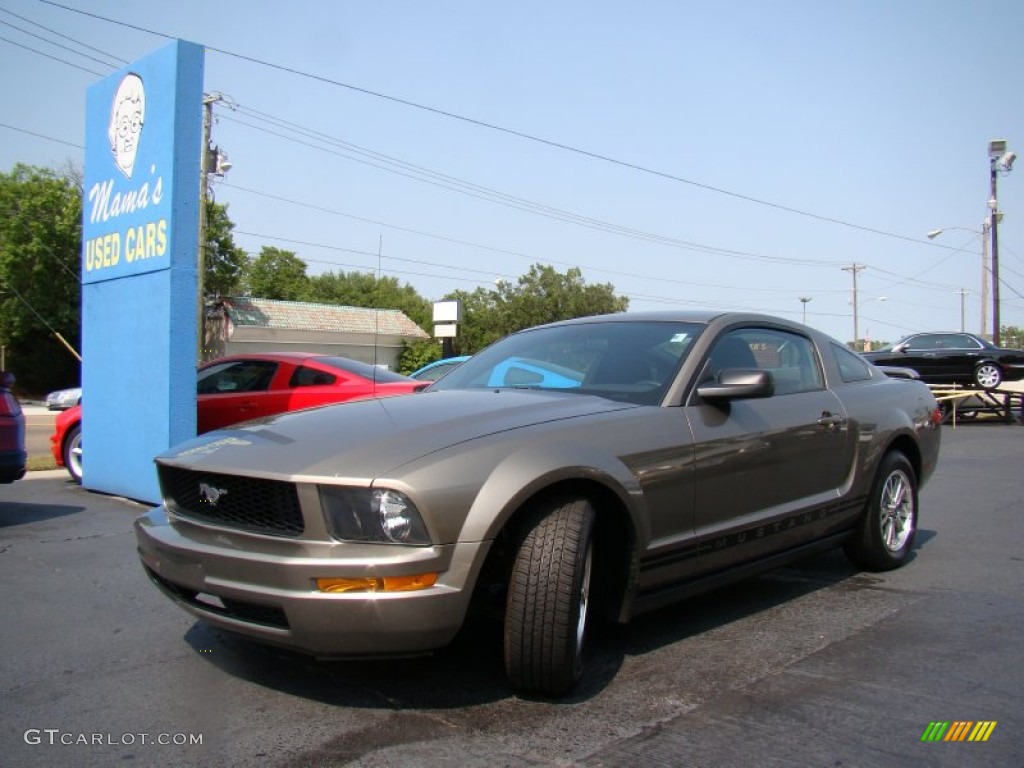 2005 Mustang V6 Premium Coupe - Mineral Grey Metallic / Dark Charcoal photo #28