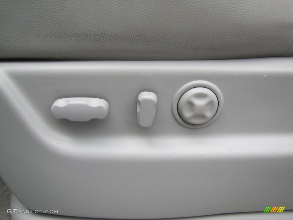 2007 Chevrolet Tahoe LTZ 4x4 Controls Photo #50361825