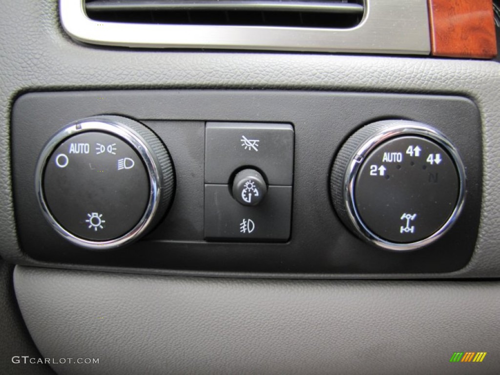 2007 Chevrolet Tahoe LTZ 4x4 Controls Photo #50361855