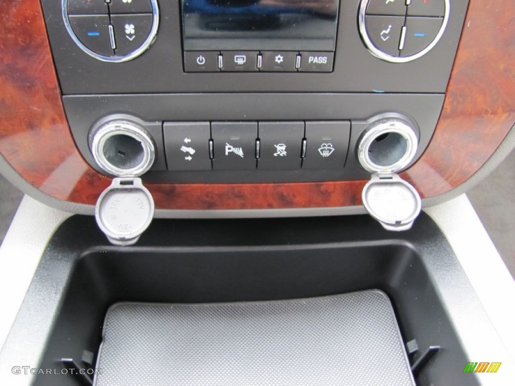 2007 Chevrolet Tahoe LTZ 4x4 Controls Photo #50361933