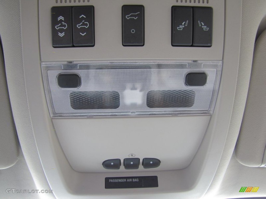 2007 Chevrolet Tahoe LTZ 4x4 Controls Photo #50361975