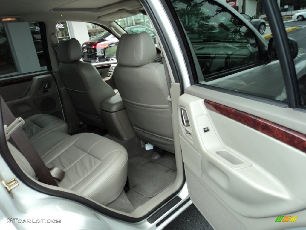 2004 Grand Cherokee Limited - Bright Silver Metallic / Sandstone photo #17