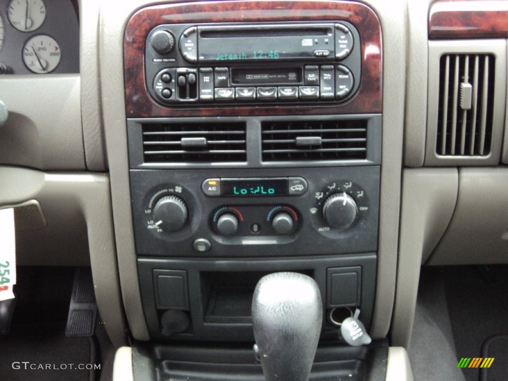 2004 Grand Cherokee Limited - Bright Silver Metallic / Sandstone photo #20