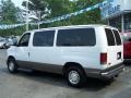 2003 Oxford White Ford E Series Van E150 Passenger  photo #4