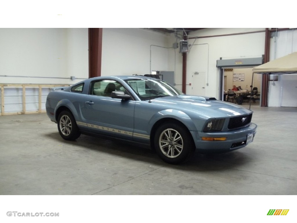 2005 Mustang V6 Deluxe Coupe - Windveil Blue Metallic / Medium Parchment photo #3
