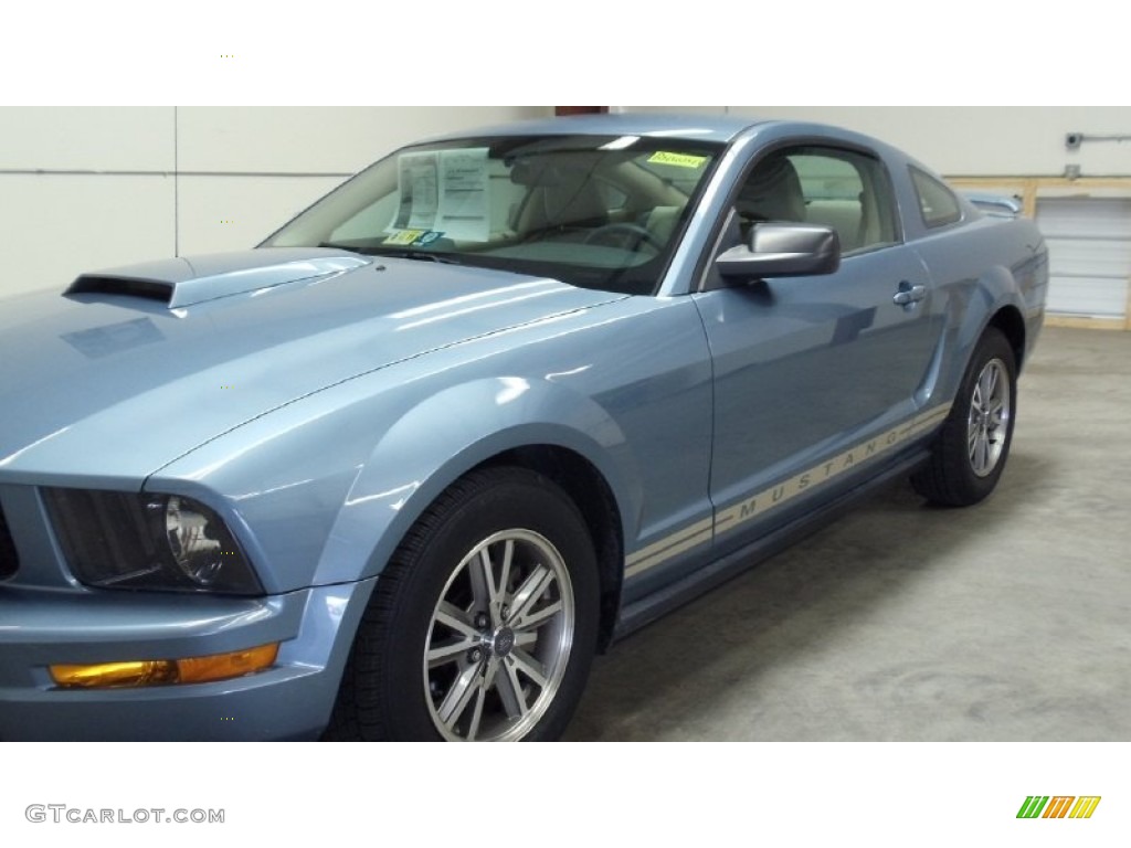 2005 Mustang V6 Deluxe Coupe - Windveil Blue Metallic / Medium Parchment photo #8
