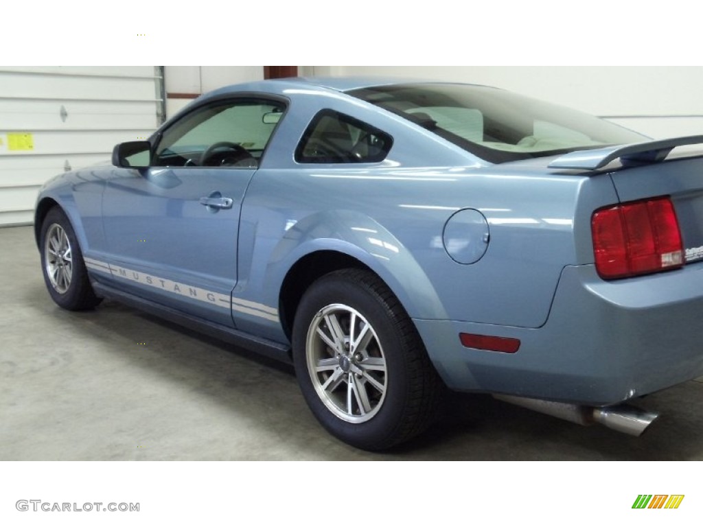 2005 Mustang V6 Deluxe Coupe - Windveil Blue Metallic / Medium Parchment photo #11