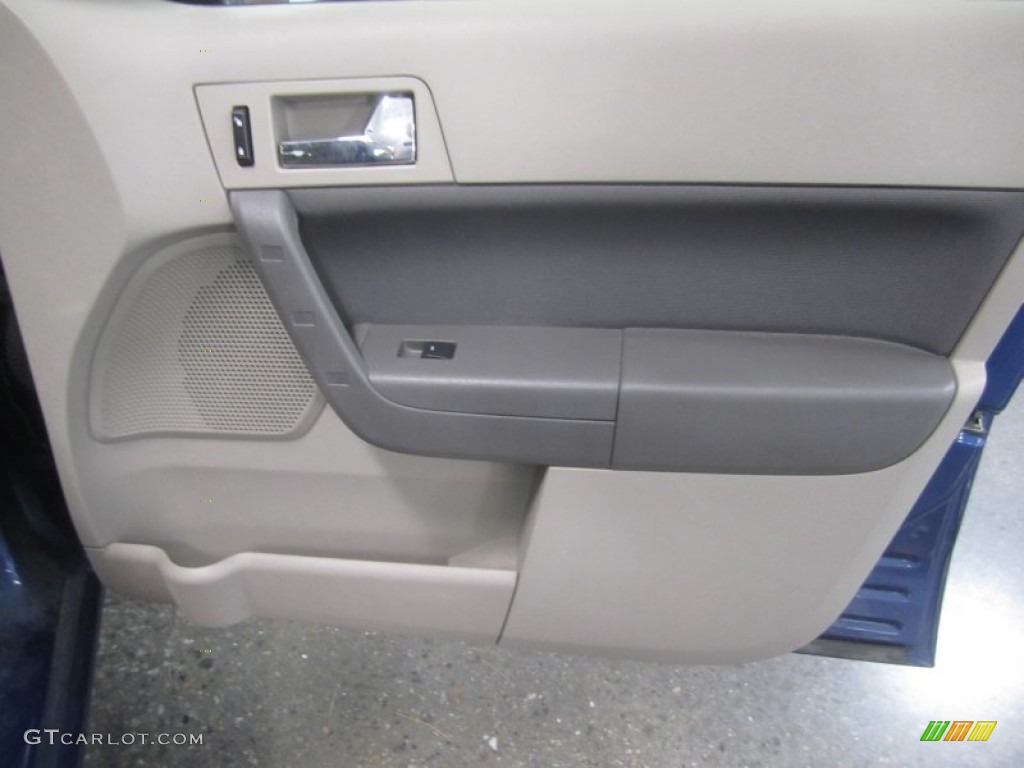 2008 Focus SES Sedan - Vista Blue Metallic / Medium Stone photo #22