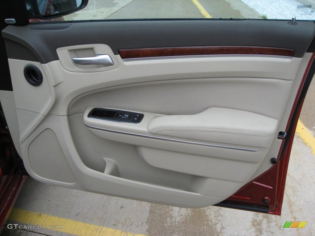 2011 Chrysler 300 C Hemi AWD Dark Frost Beige/Light Frost Beige Door Panel Photo #50369892