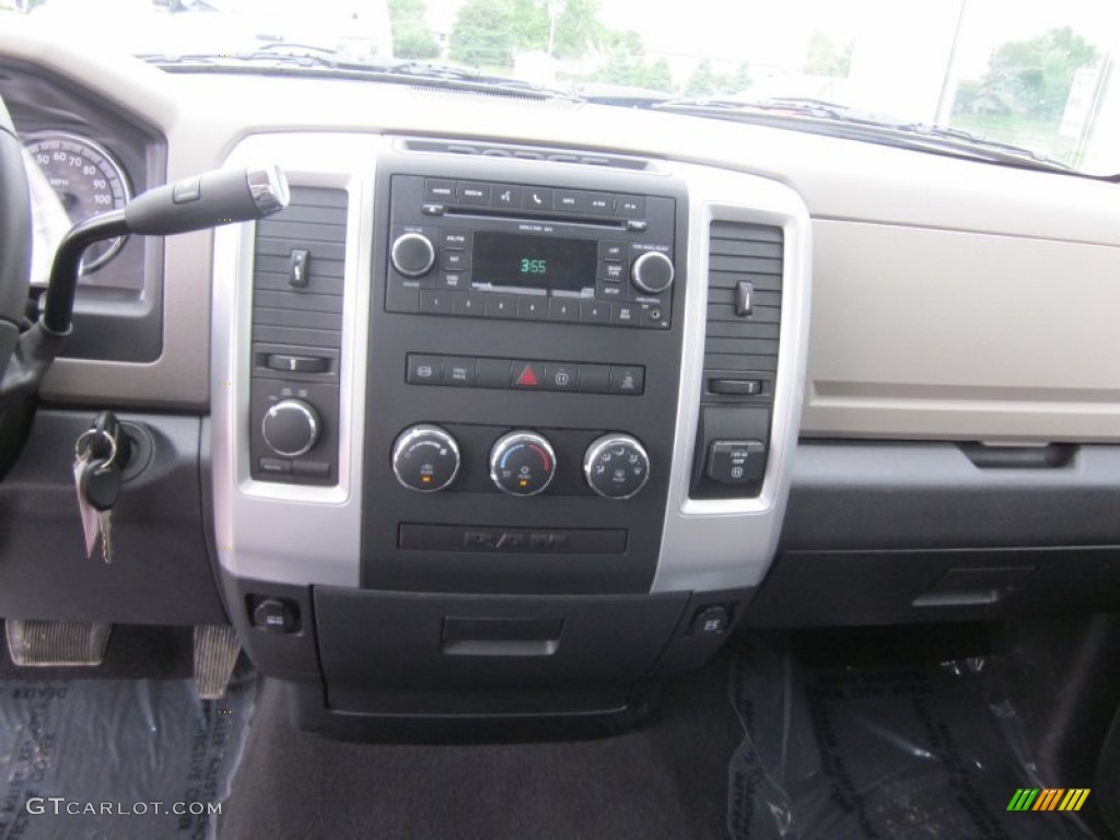 2011 Dodge Ram 2500 HD SLT Regular Cab 4x4 Controls Photos