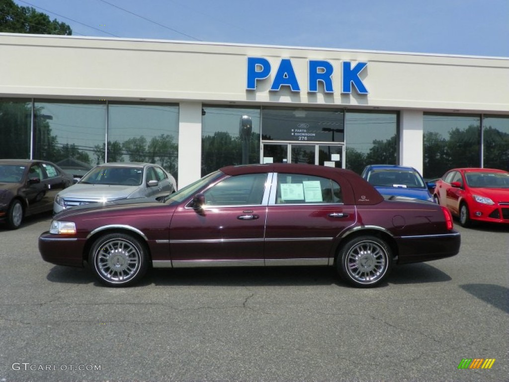 2006 Town Car Designer Series - Dark Cherry Metallic / Light Camel photo #23