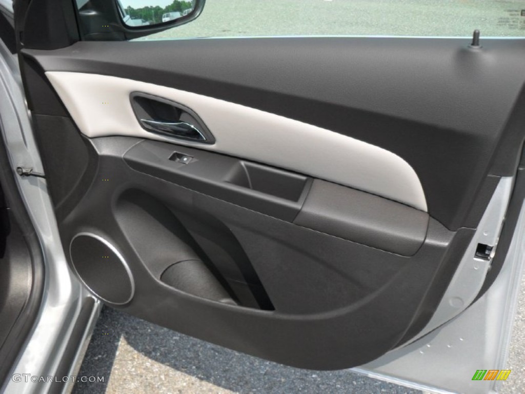 2011 Chevrolet Cruze ECO Medium Titanium Door Panel Photo #50375034