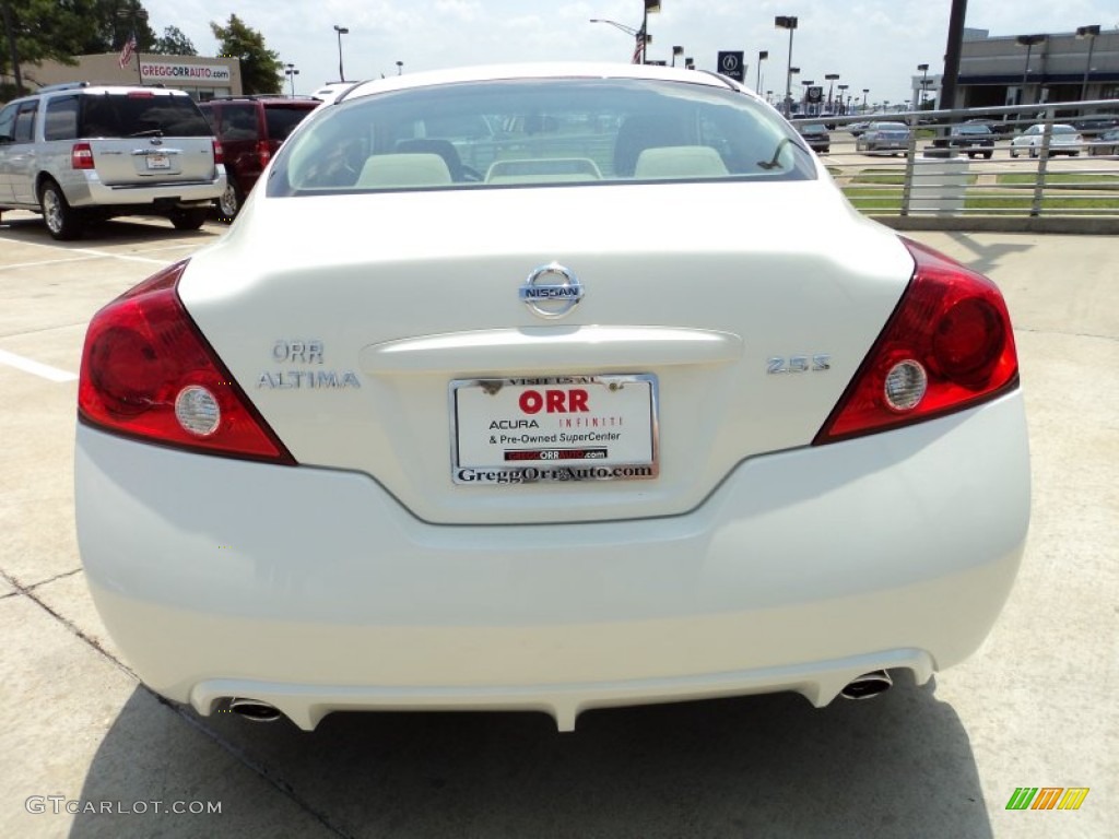 2010 Altima 2.5 S Coupe - Winter Frost White / Blond photo #6