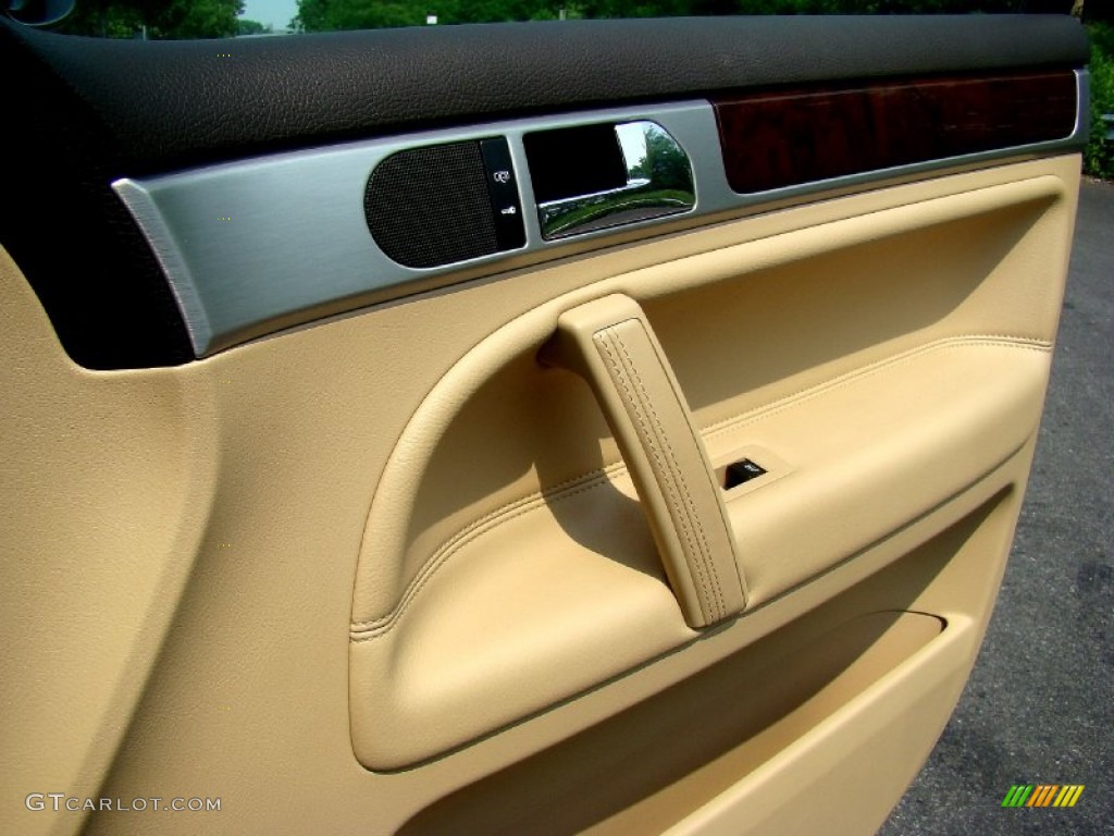 2008 Volkswagen Touareg 2 VR6 Pure Beige Door Panel Photo #50376908