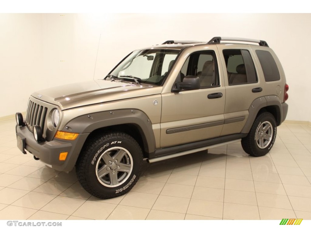 2005 Liberty Renegade 4x4 - Light Khaki Metallic / Khaki photo #3