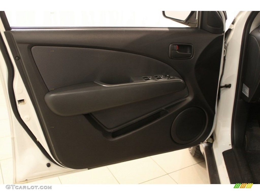 2004 Mitsubishi Outlander XLS AWD Charcoal Door Panel Photo #50382015