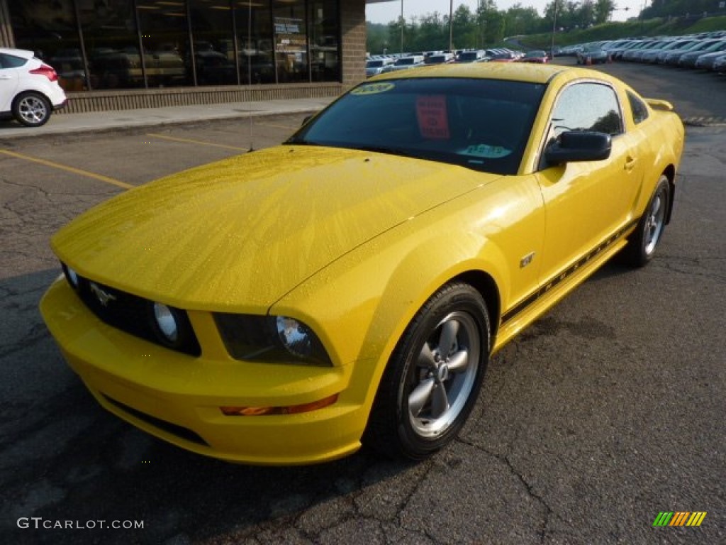 2006 Mustang GT Premium Coupe - Screaming Yellow / Dark Charcoal photo #8