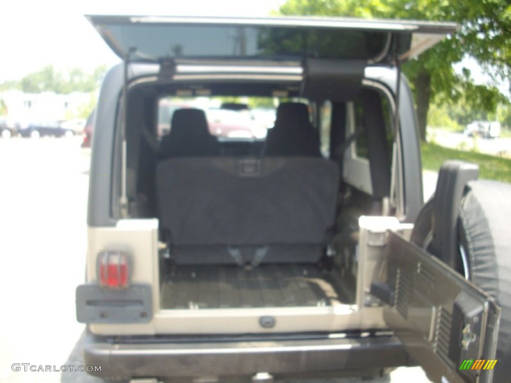 2004 Wrangler Unlimited 4x4 - Light Khaki Metallic / Dark Slate Gray photo #6
