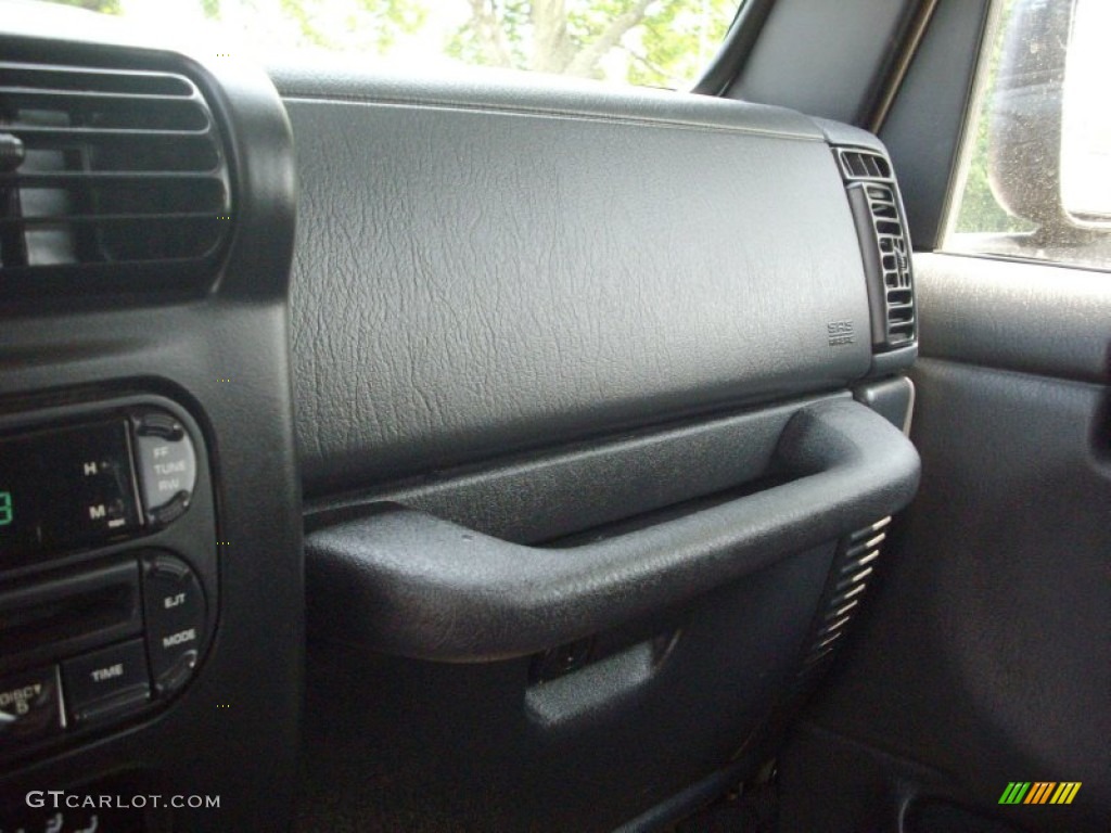 2004 Wrangler Unlimited 4x4 - Light Khaki Metallic / Dark Slate Gray photo #15