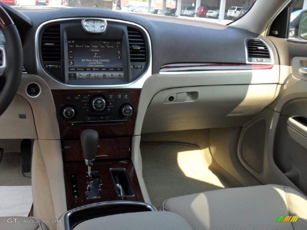 2011 Chrysler 300 C Hemi Black/Light Frost Beige Dashboard Photo #50386074