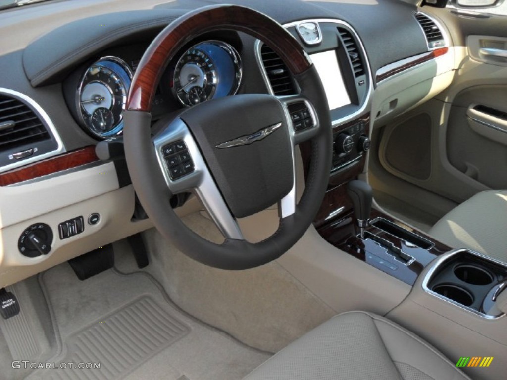 Black/Light Frost Beige Interior 2011 Chrysler 300 C Hemi Photo #50386197