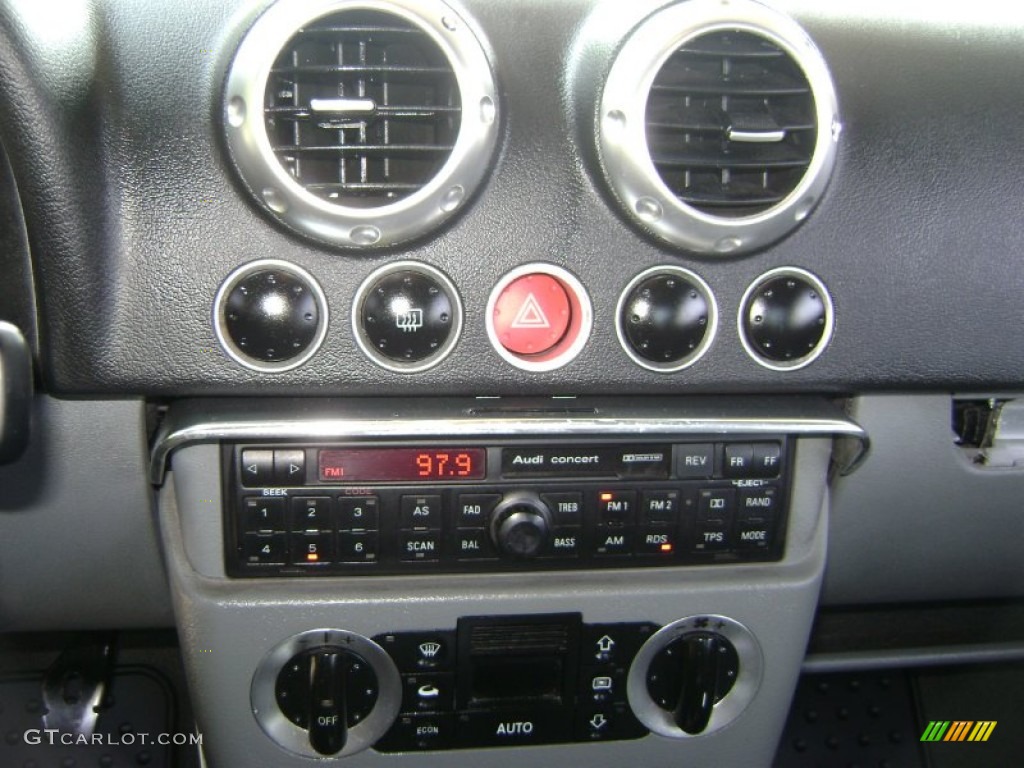 2000 Audi TT 1.8T quattro Coupe Controls Photo #50386842