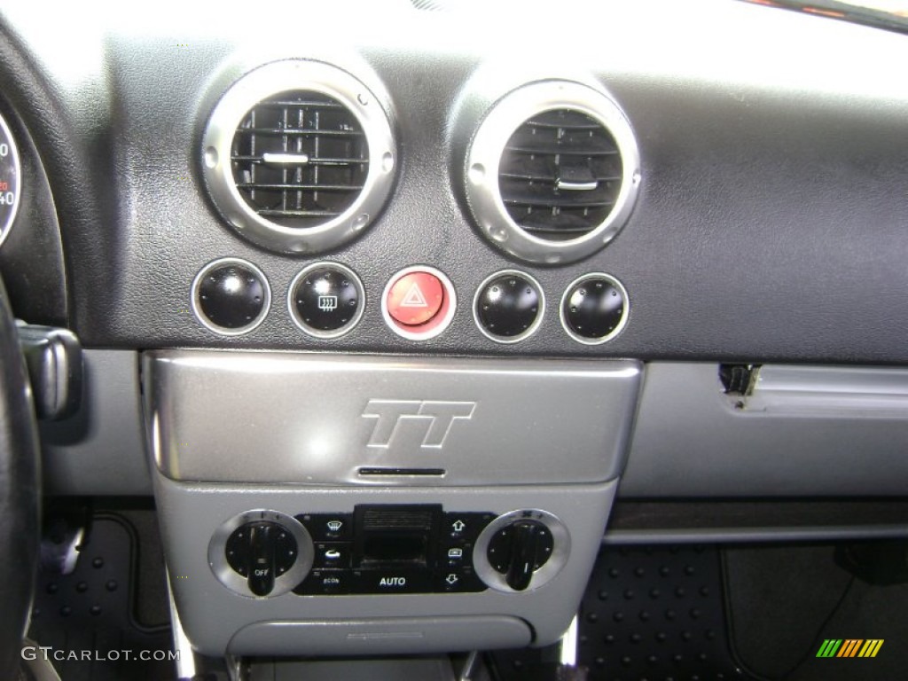 2000 Audi TT 1.8T quattro Coupe Controls Photo #50386857