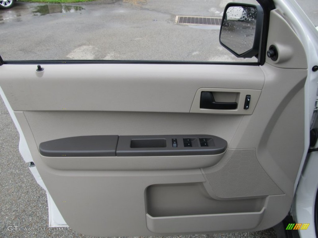 2009 Ford Escape XLS Stone Door Panel Photo #50387133