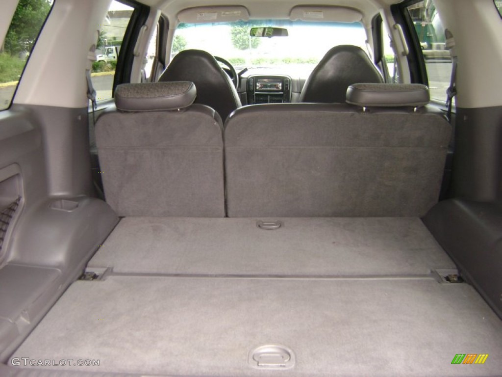 2002 Explorer XLS 4x4 - Black Clearcoat / Graphite photo #16