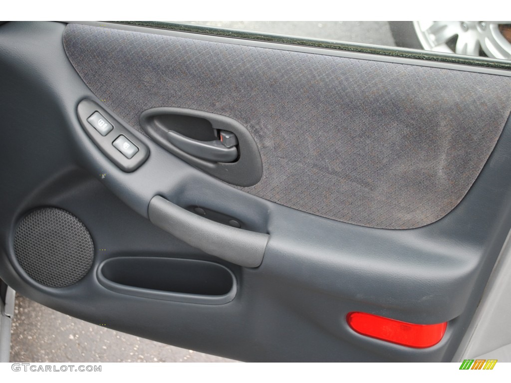 2002 Pontiac Grand Prix SE Sedan Graphite Door Panel Photo #50389431